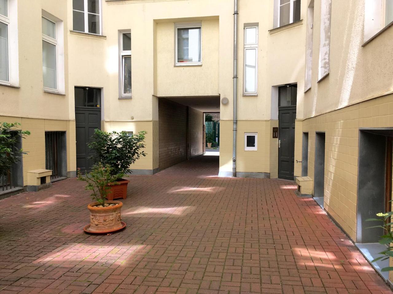 Im Nollendorfkiez, 2 Zimmer, Kueche, Bad, * Berlin