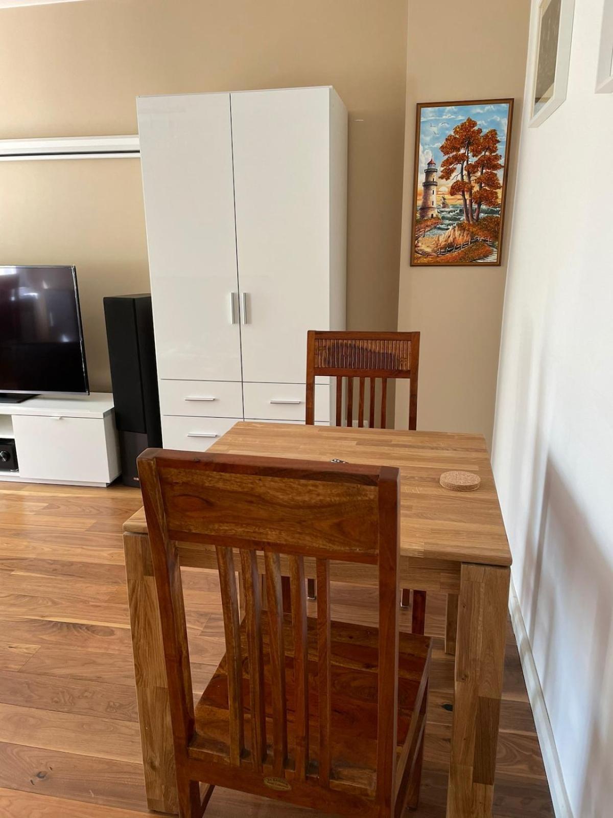 Modern And Cozy In Good Location Apartment