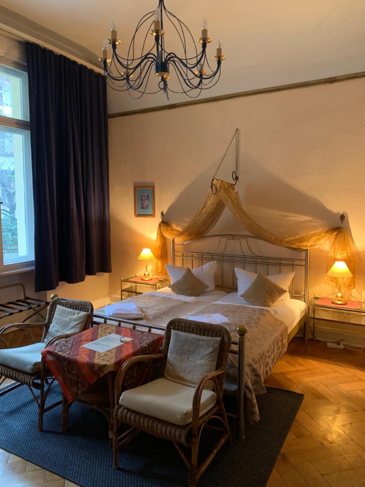 Senta Guest house