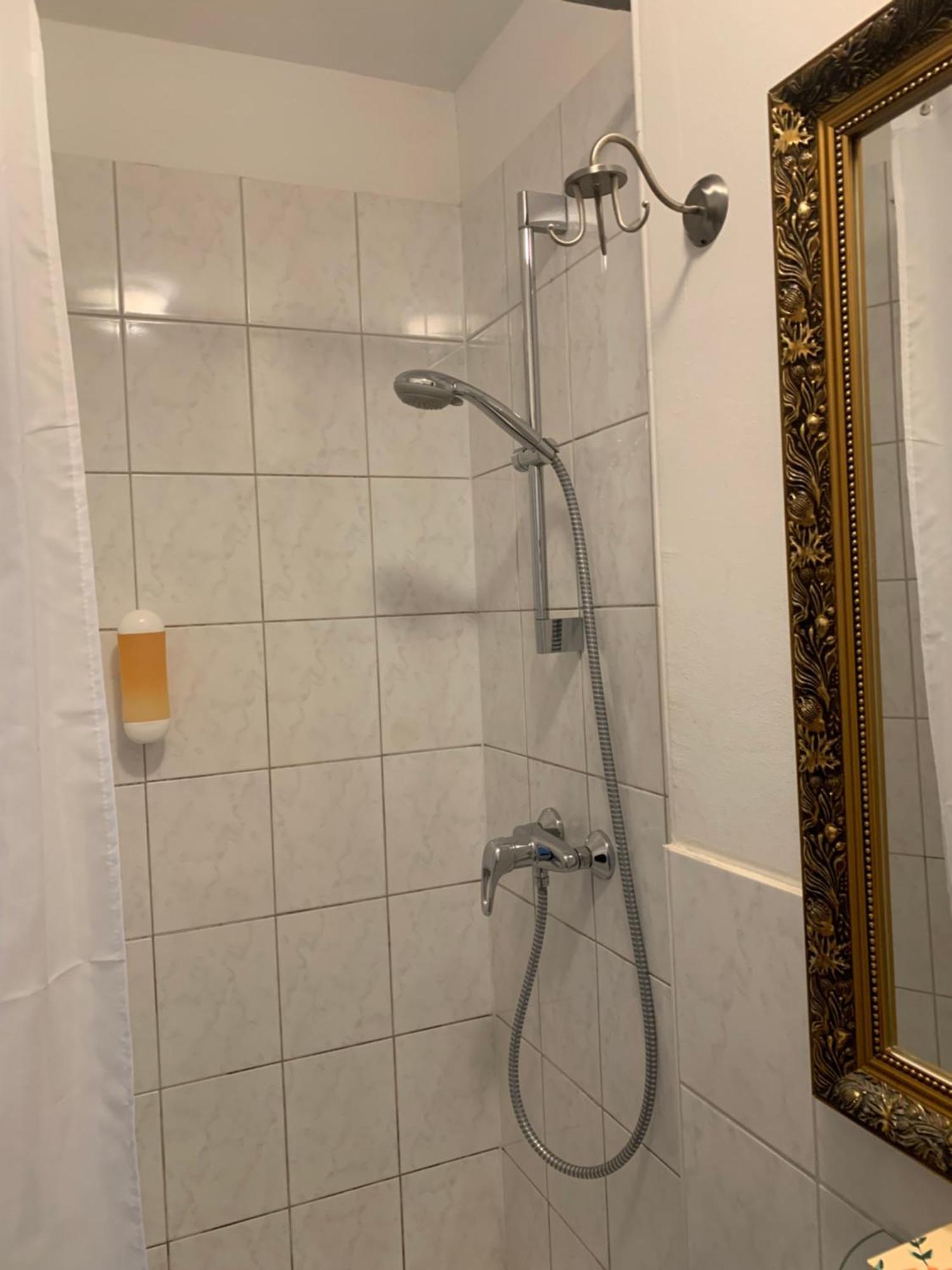 Senta Guest house