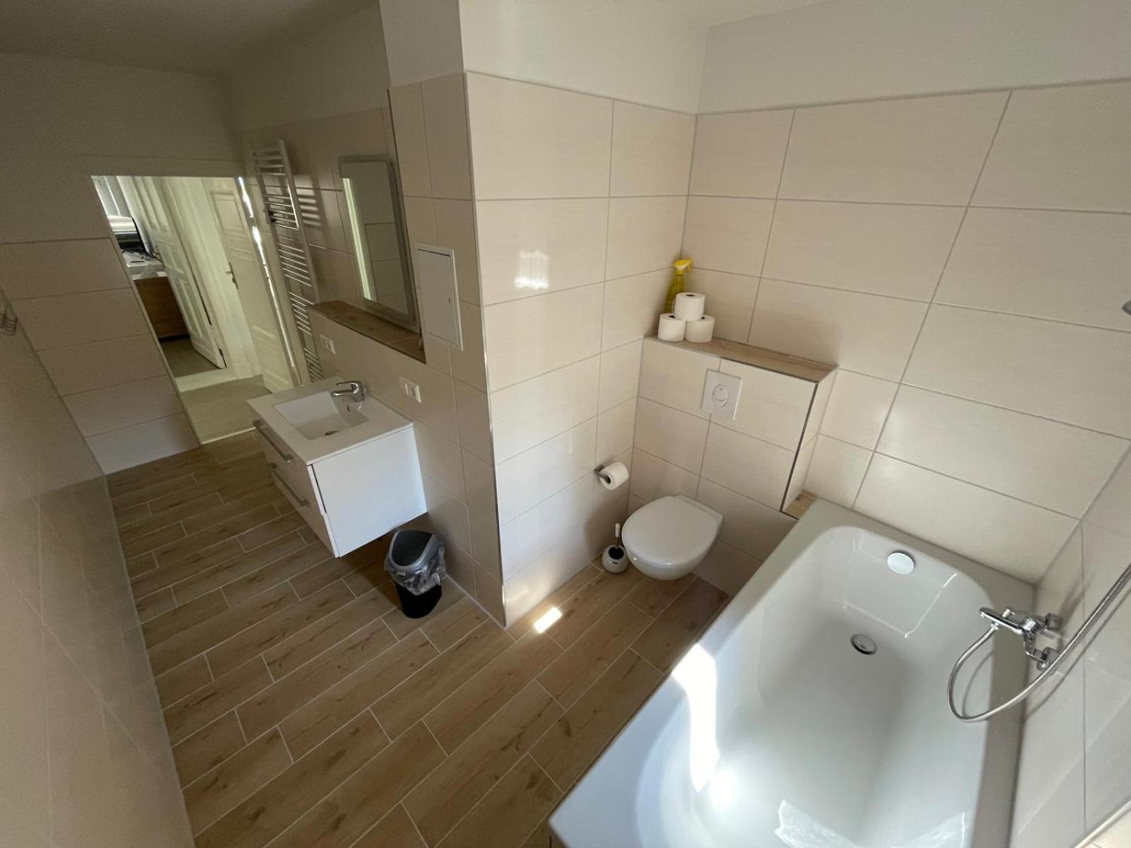 Atze4 Monteurzimmer Fuer 6 Personen Berlin