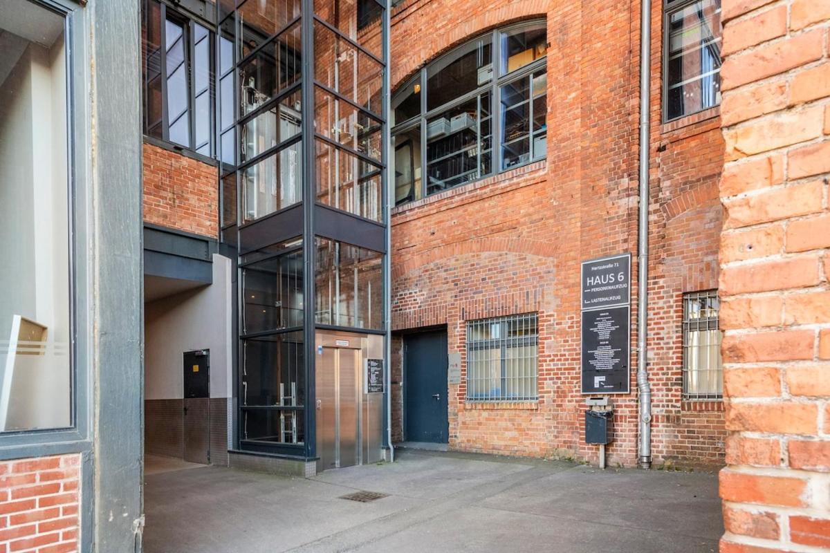 Loft & Artist In An Industrial Creative Hub Apartment *