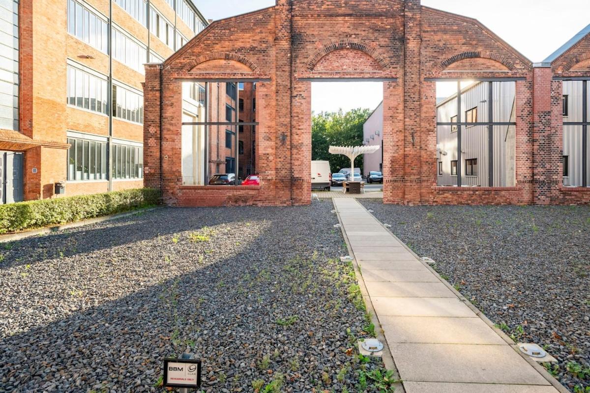 Loft & Artist In An Industrial Creative Hub Apartment