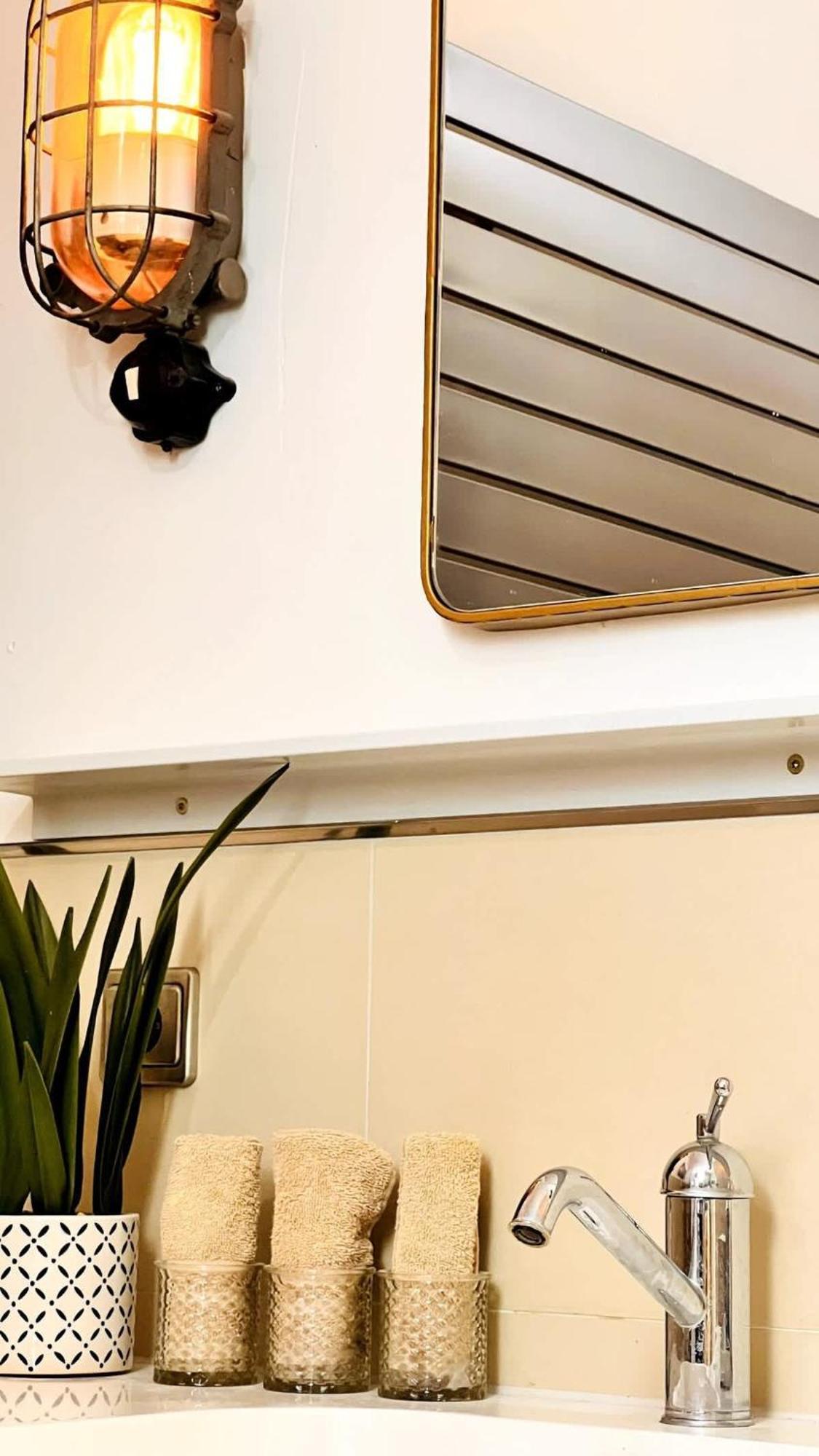 Loft & Artist In An Industrial Creative Hub Apartment