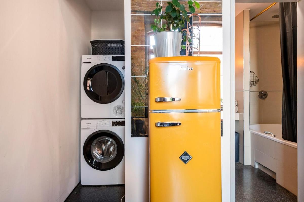 Loft & Artist In An Industrial Creative Hub Apartment *