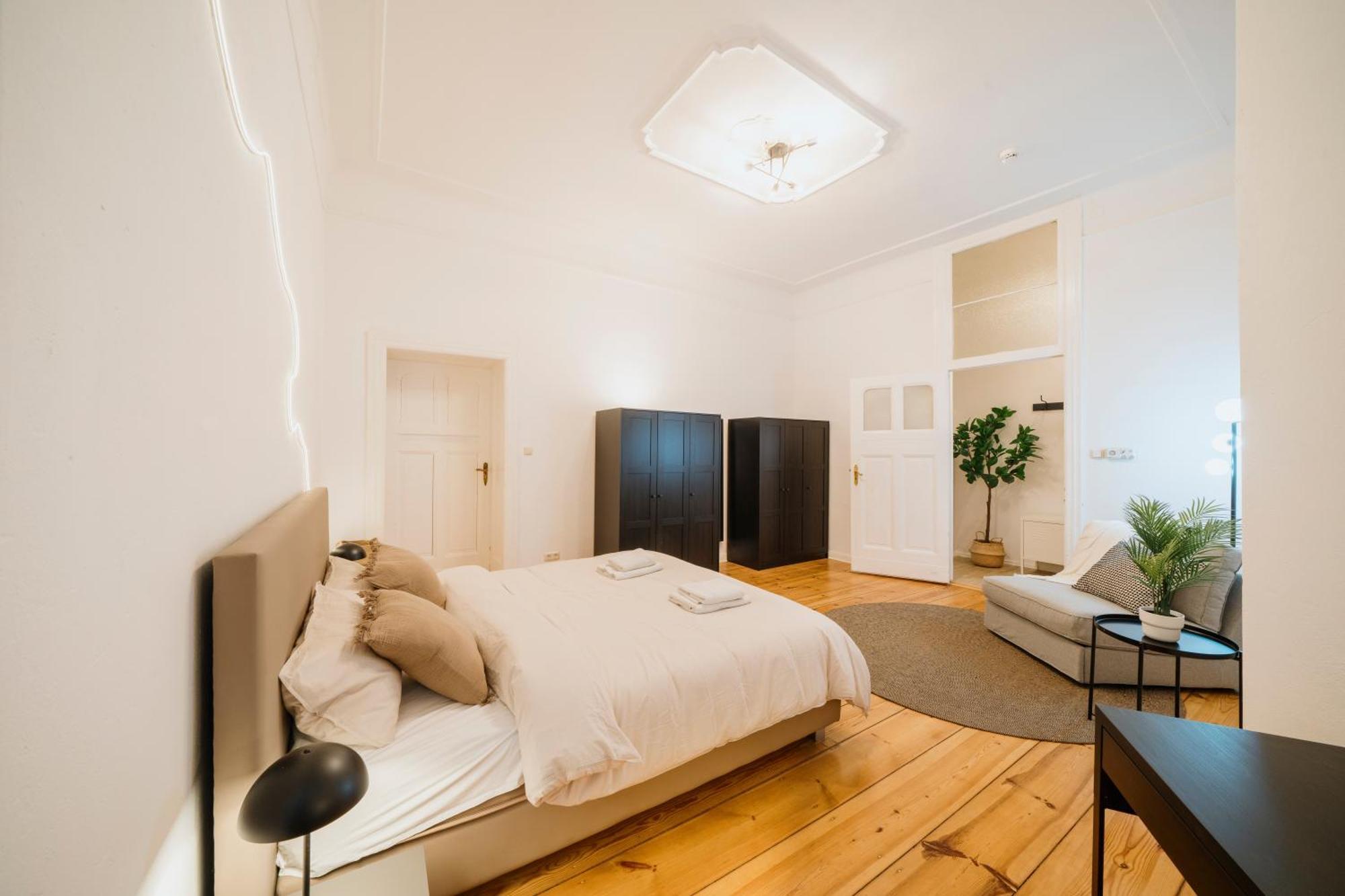 Homely - Luxurious, Spacious, Near Victory Column, River Apartment *