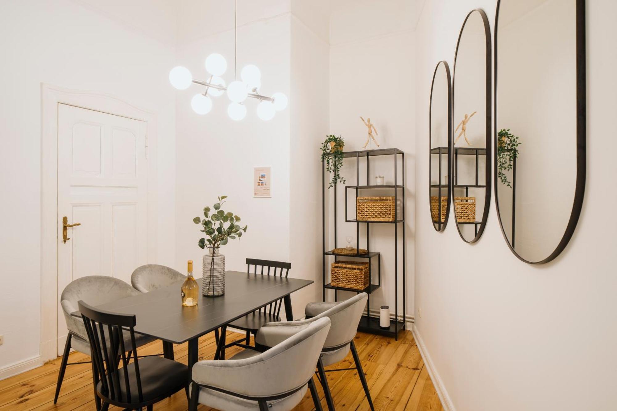 Homely - Luxurious, Spacious, Near Victory Column, River Apartment *
