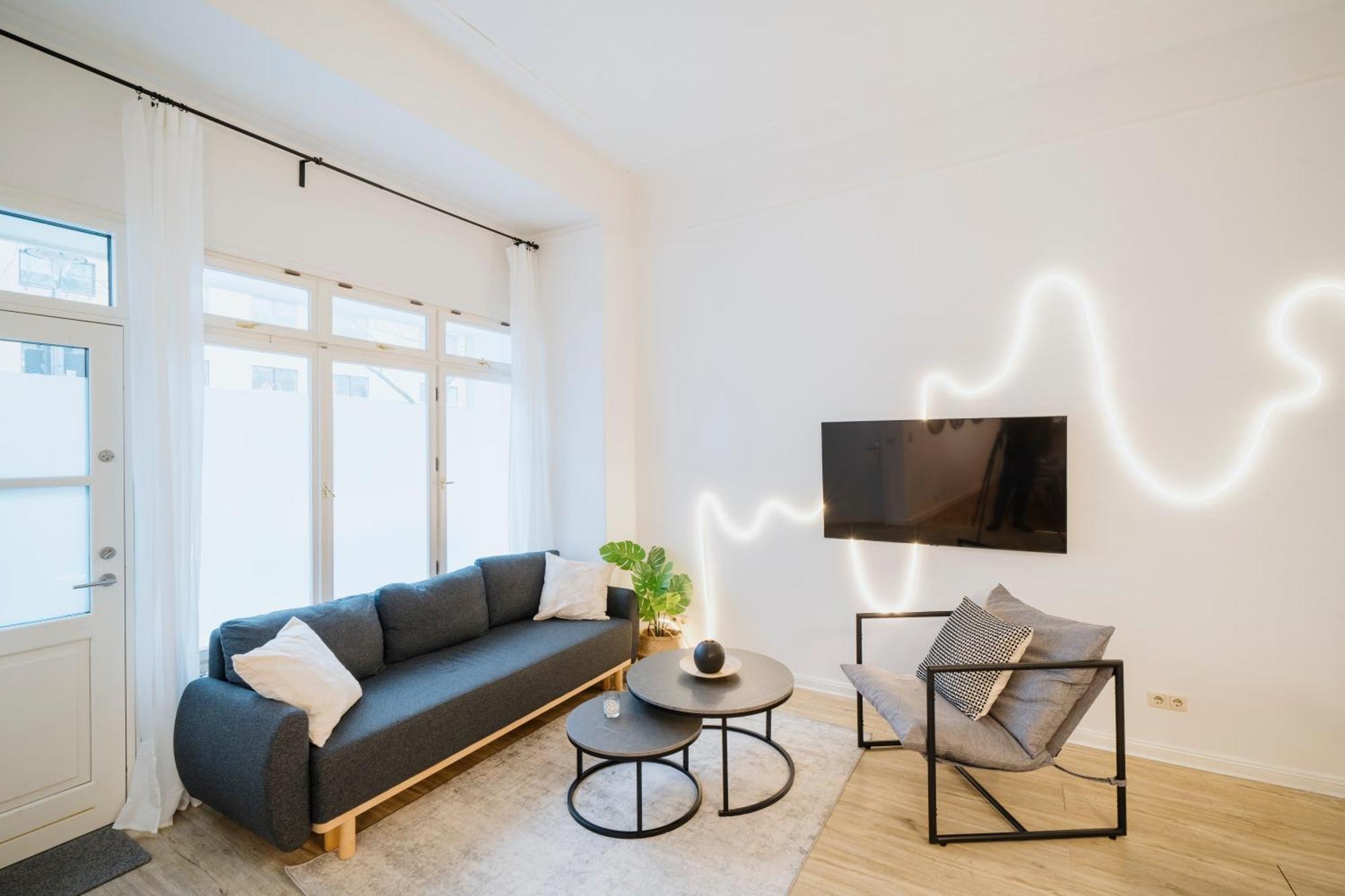 Apartment Homely - Luxurious, Spacious, Near Victory Column, River