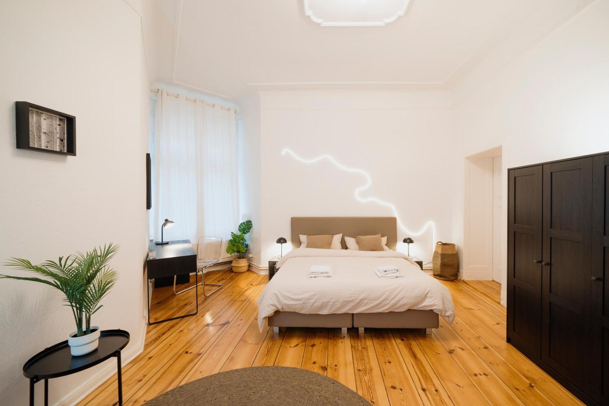Apartment Homely - Luxurious, Spacious, Near Victory Column, River