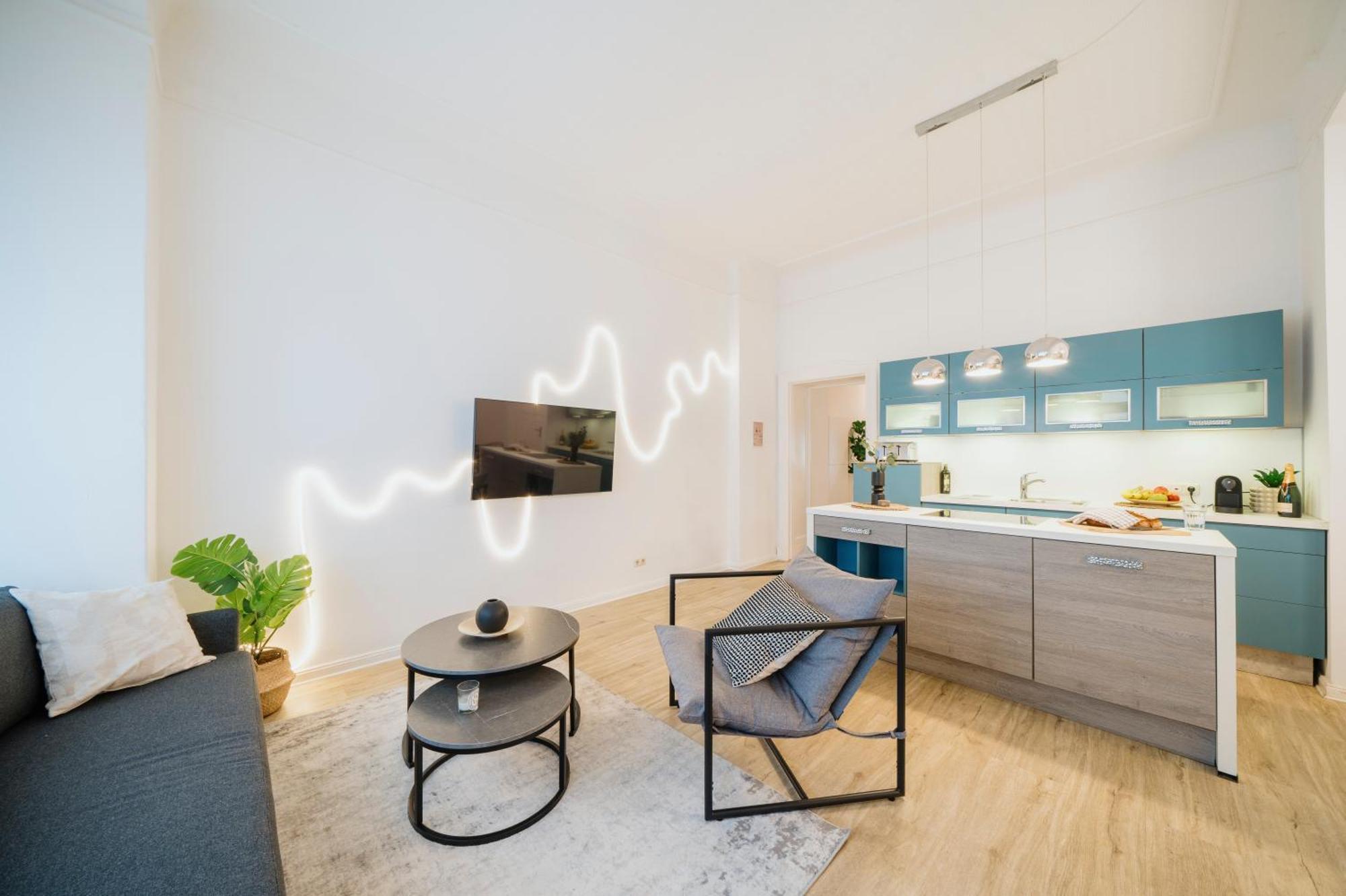 Apartment Homely - Luxurious, Spacious, Near Victory Column, River *