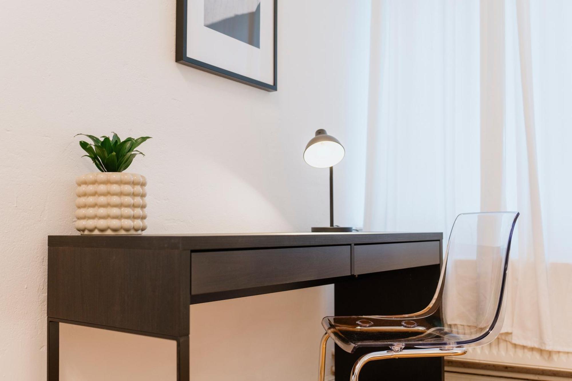 Homely - Luxurious, Spacious, Near Victory Column, River