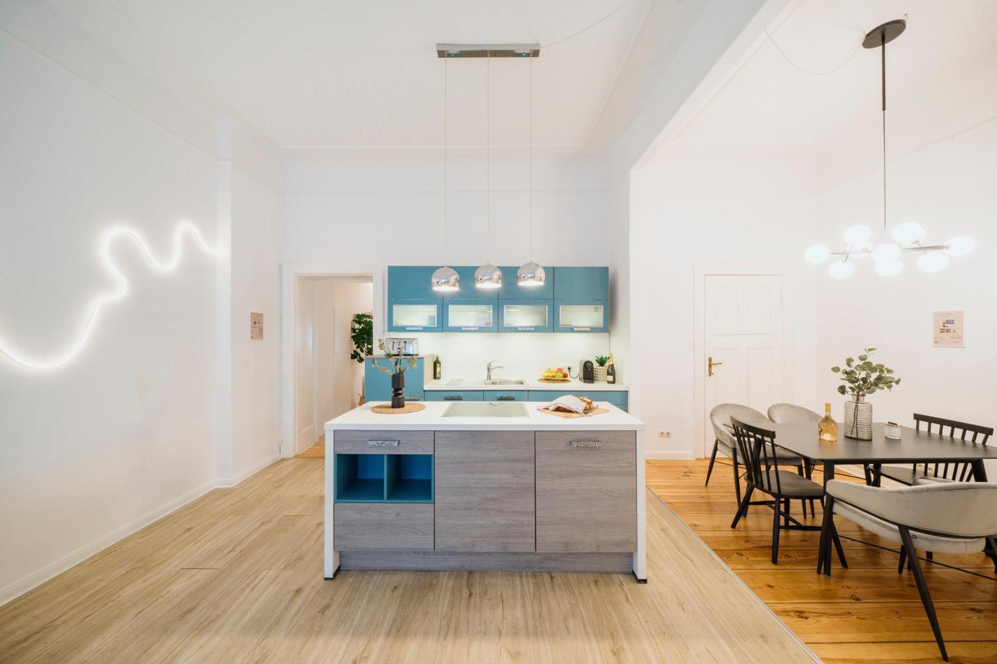 Apartment Homely - Luxurious, Spacious, Near Victory Column, River