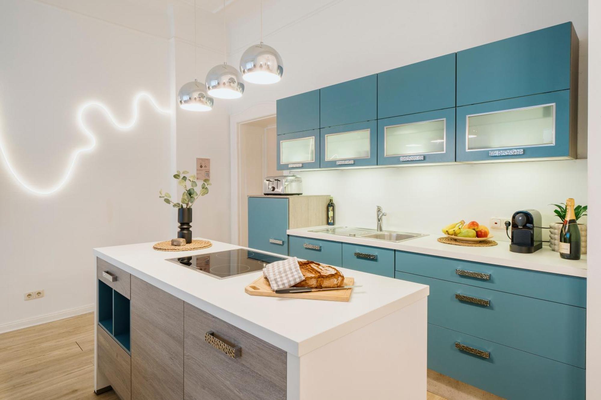 Homely - Luxurious, Spacious, Near Victory Column, River Apartment Berlin