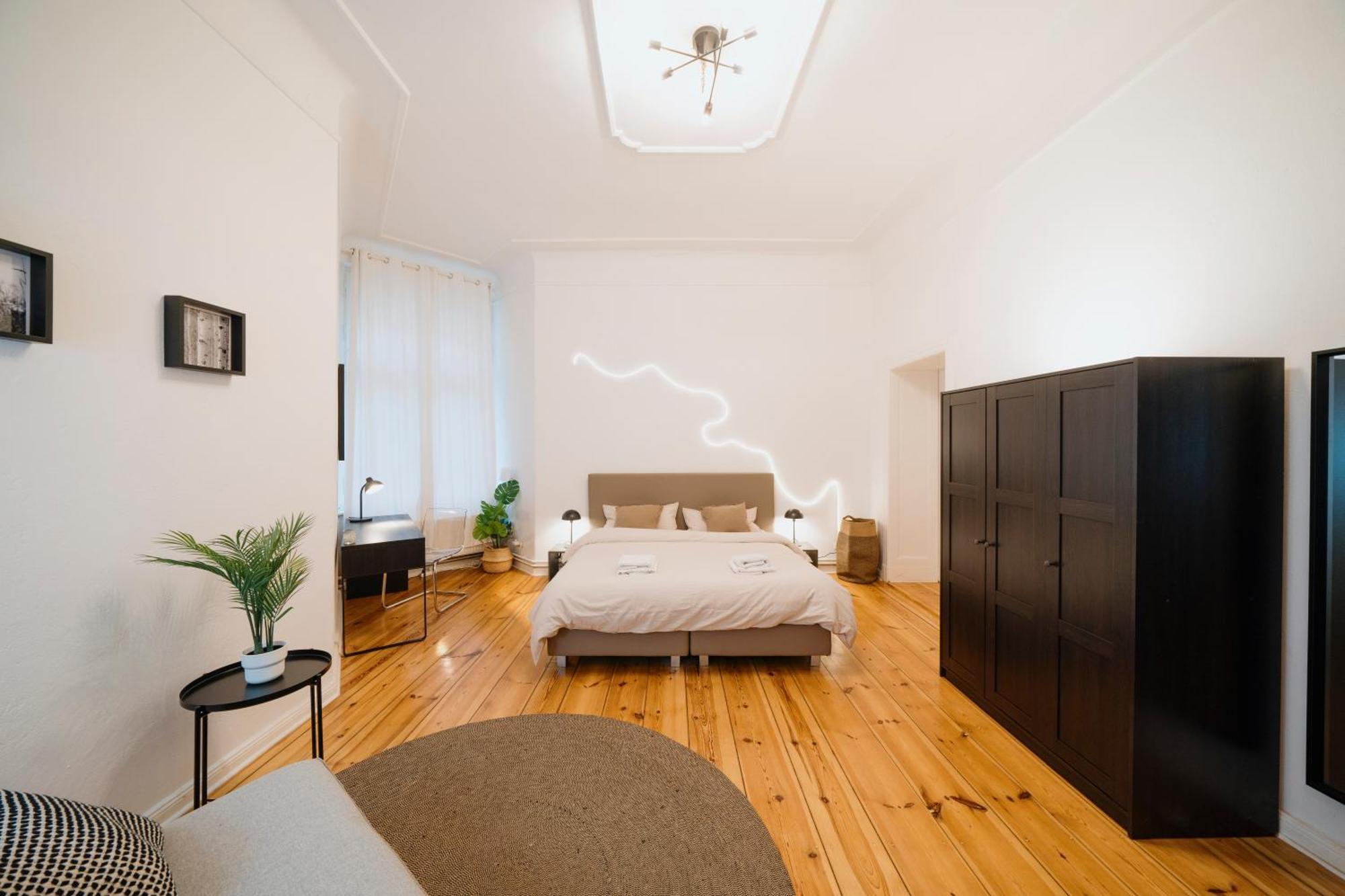 Homely - Luxurious, Spacious, Near Victory Column, River Berlin