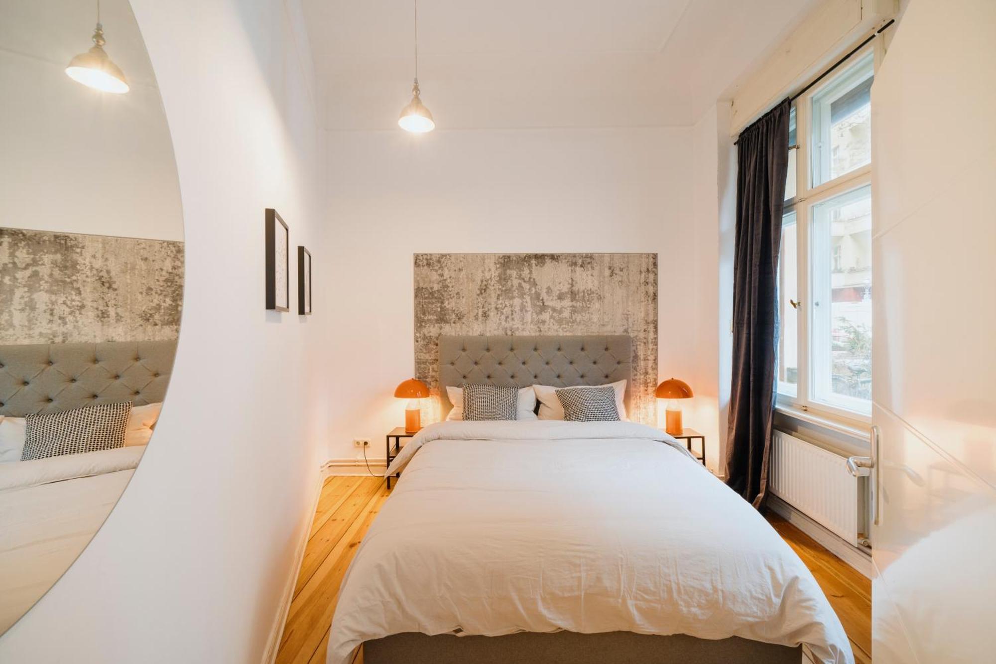 Homely - Luxurious, Spacious, Near Victory Column, River Apartment