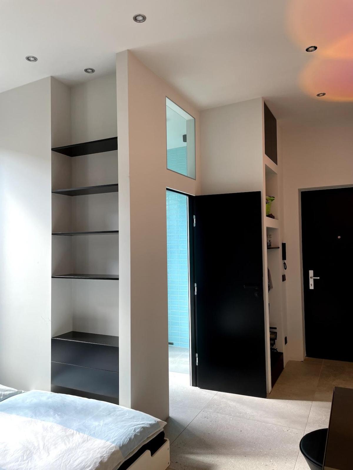 With A Bathroom And Private Entrance Door Apartment *