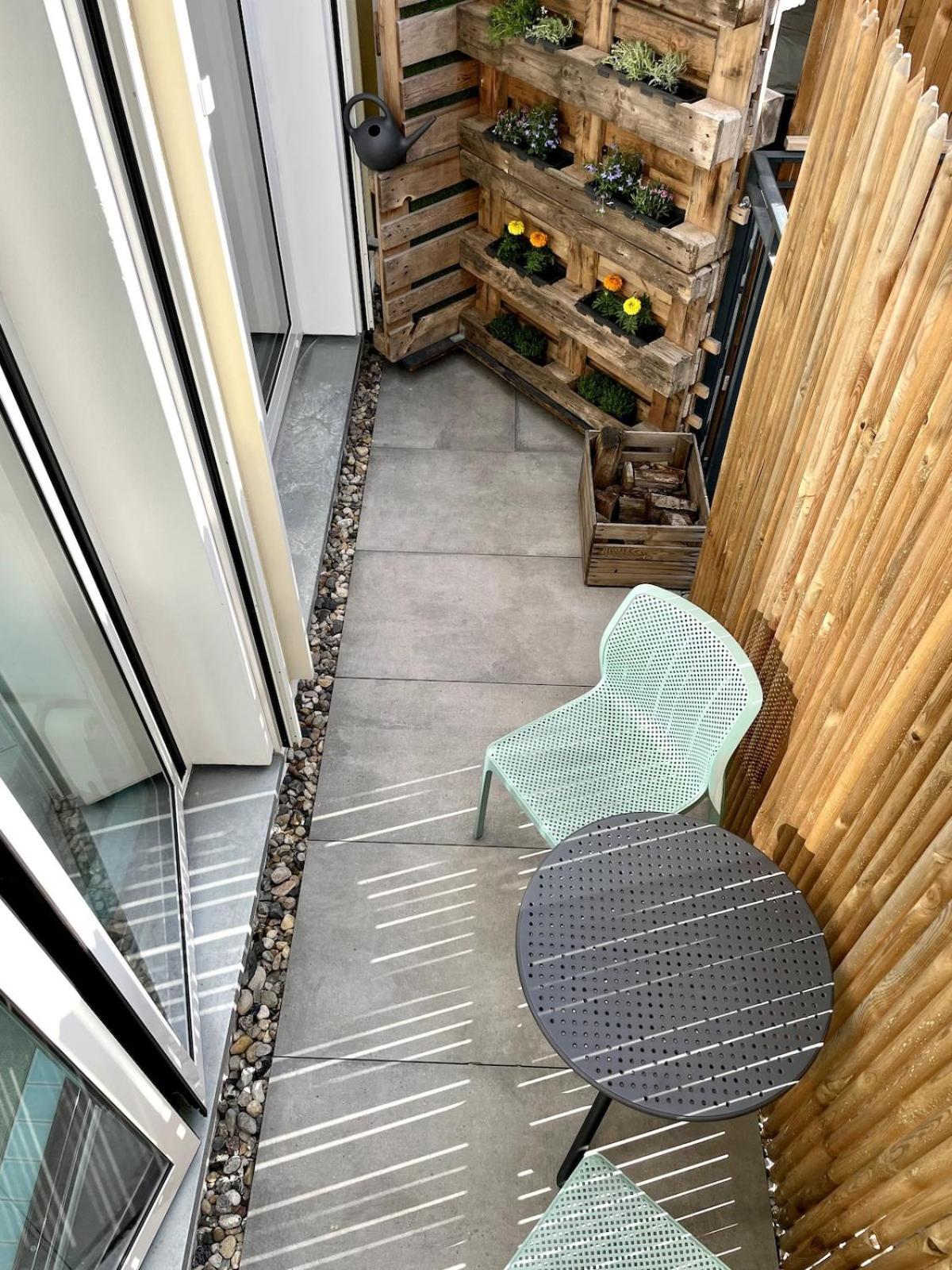 With A Bathroom And Private Entrance Door Apartment