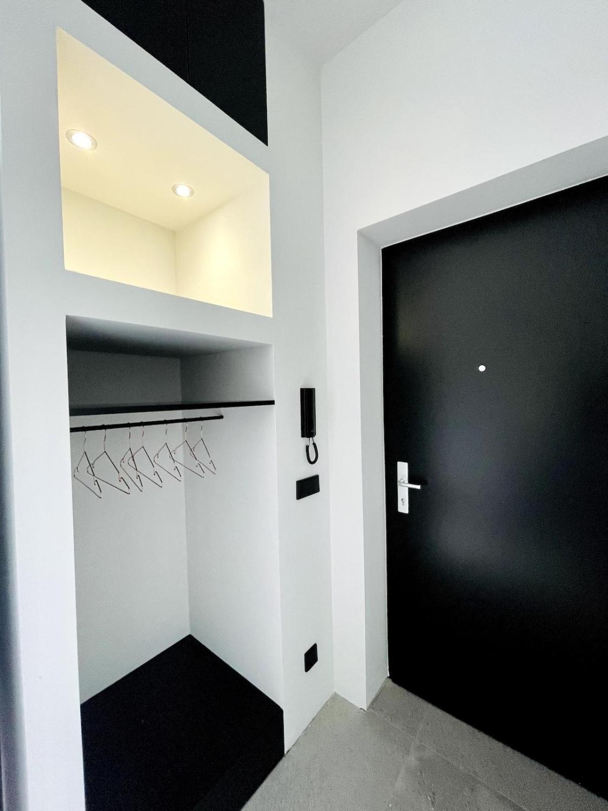 Apartment With A Bathroom And Private Entrance Door
