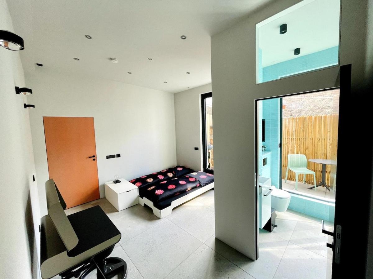 With A Bathroom And Private Entrance Door Apartment