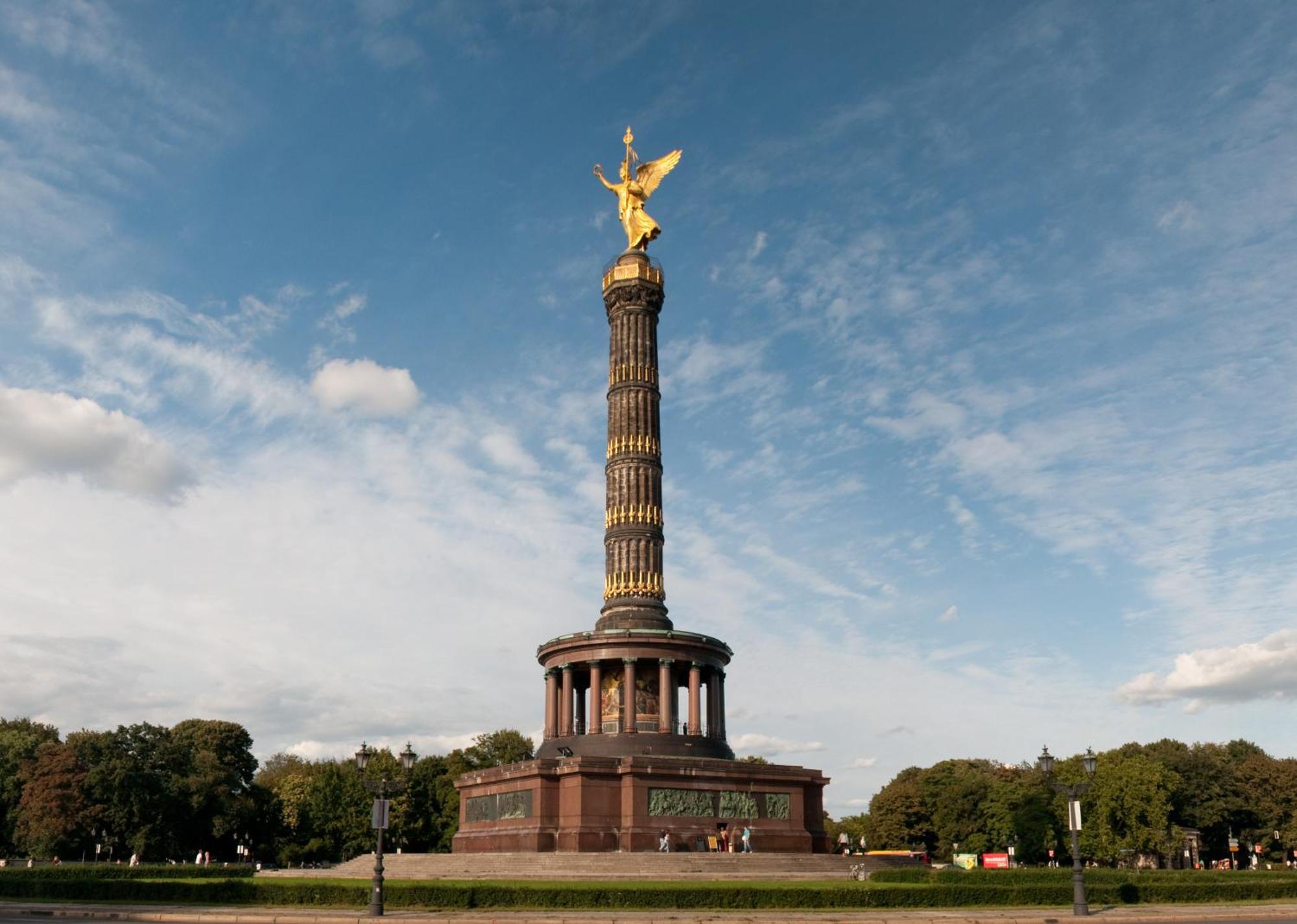 Apartment Homely - Luxurious, Spacious, Near Victory Column, River *