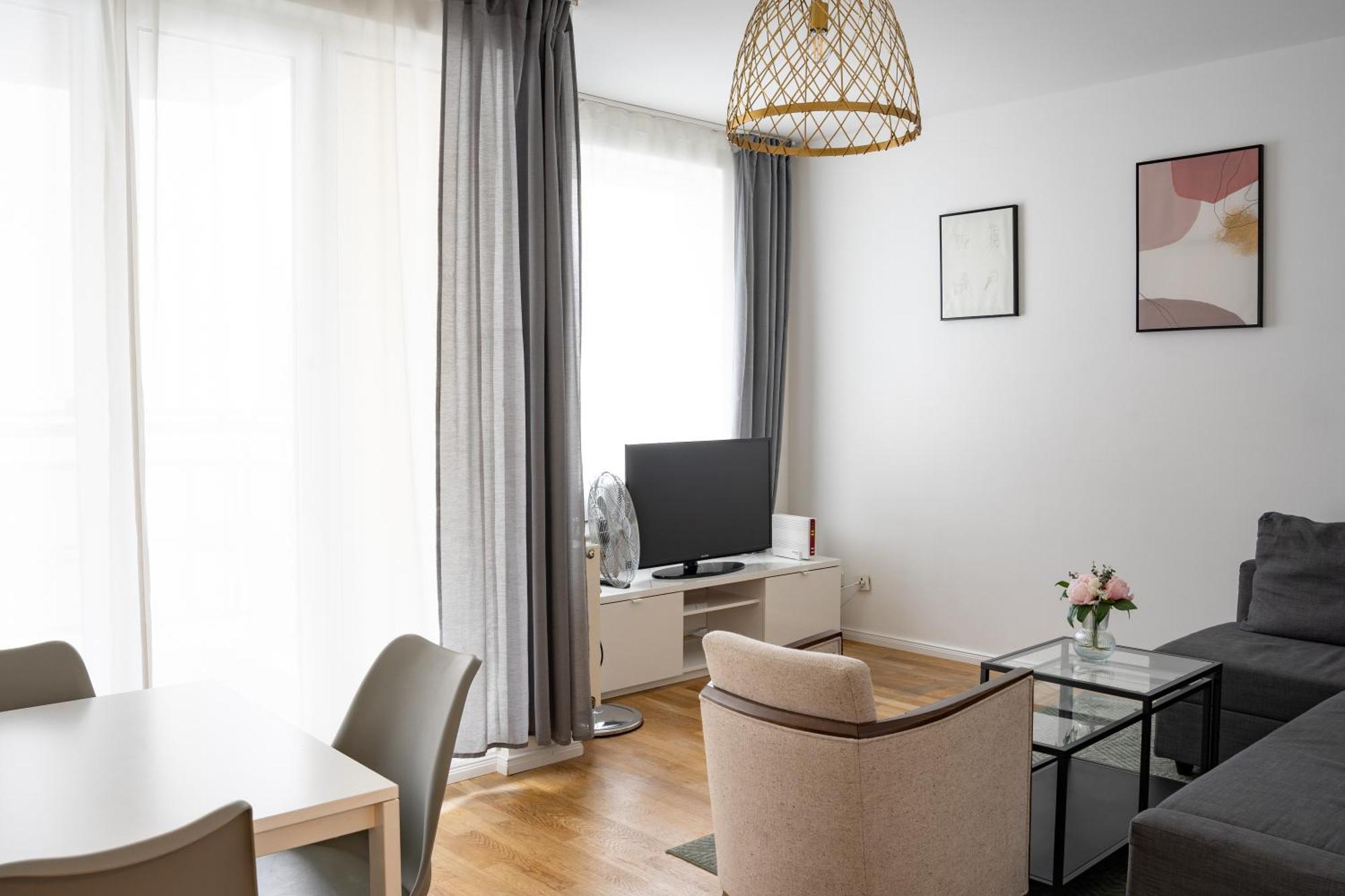 Urban Flats Apartment *