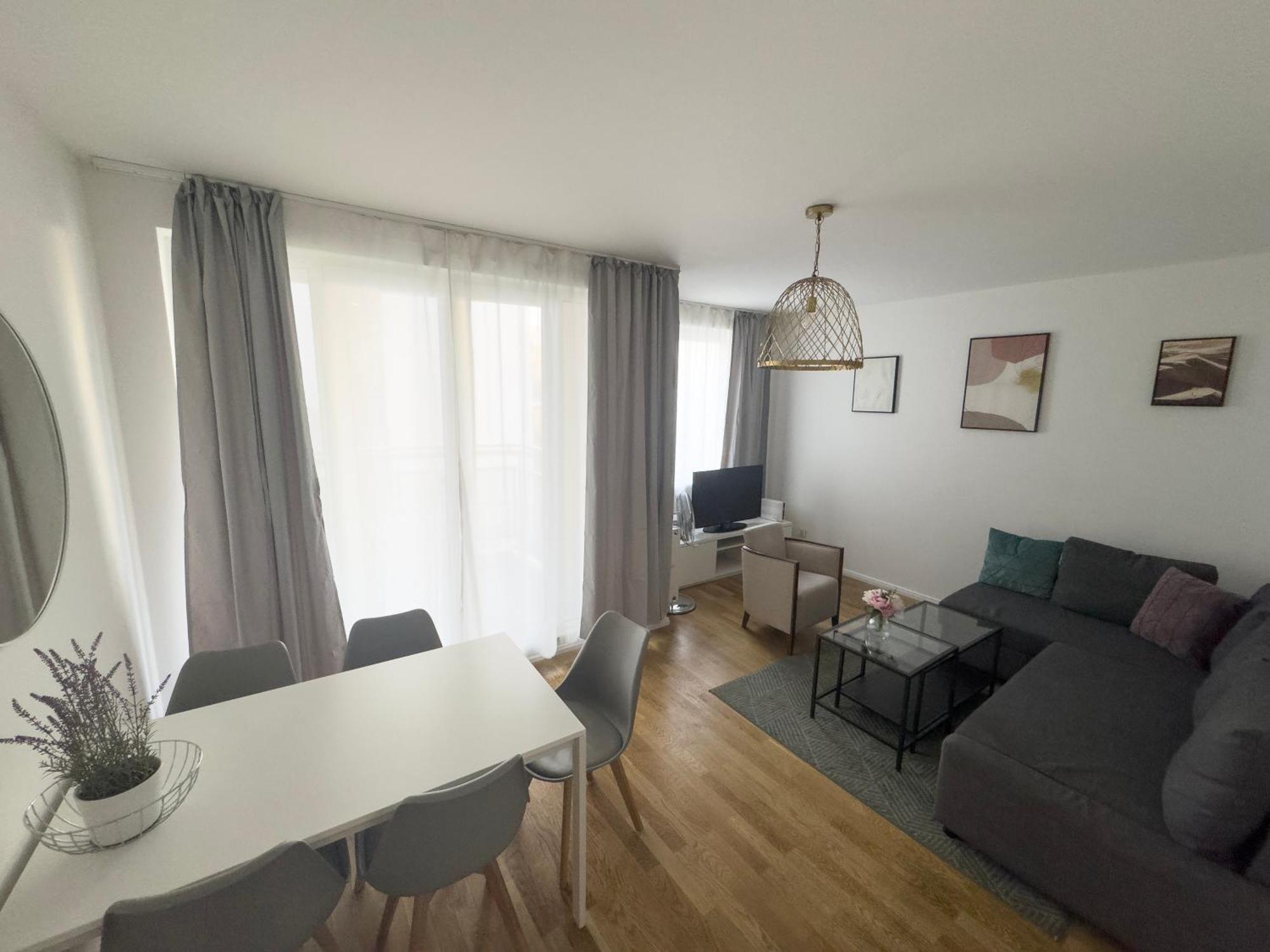 Urban Flats Apartment *