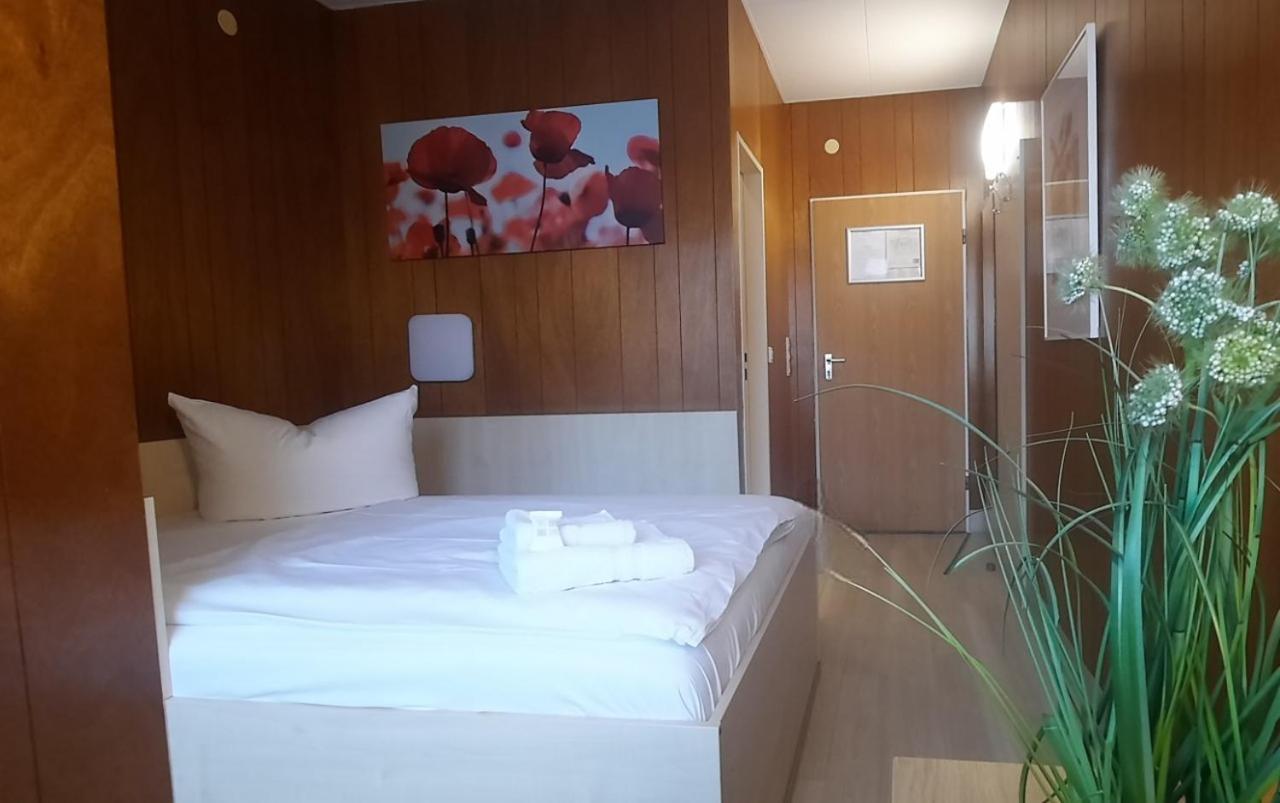 Central-hotel Tegel 2*