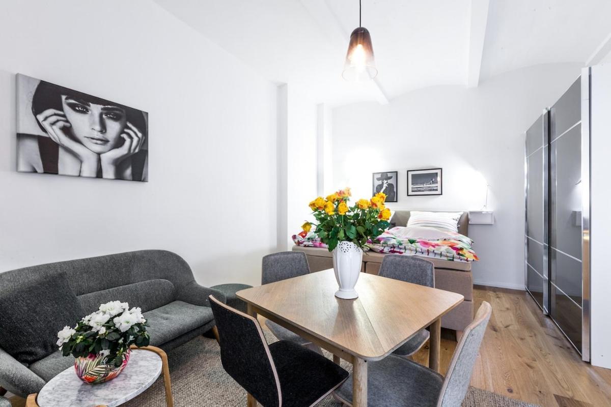 P42 Room22 Kollwitzkiez Apartment