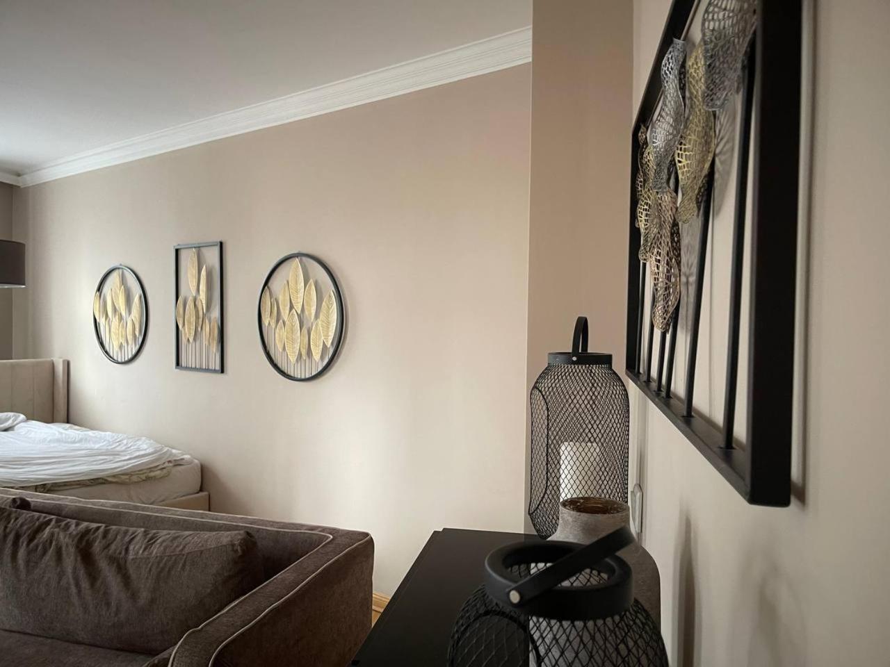 Warm And Stylish Kilian Schmid In For A Comfortable Apartment