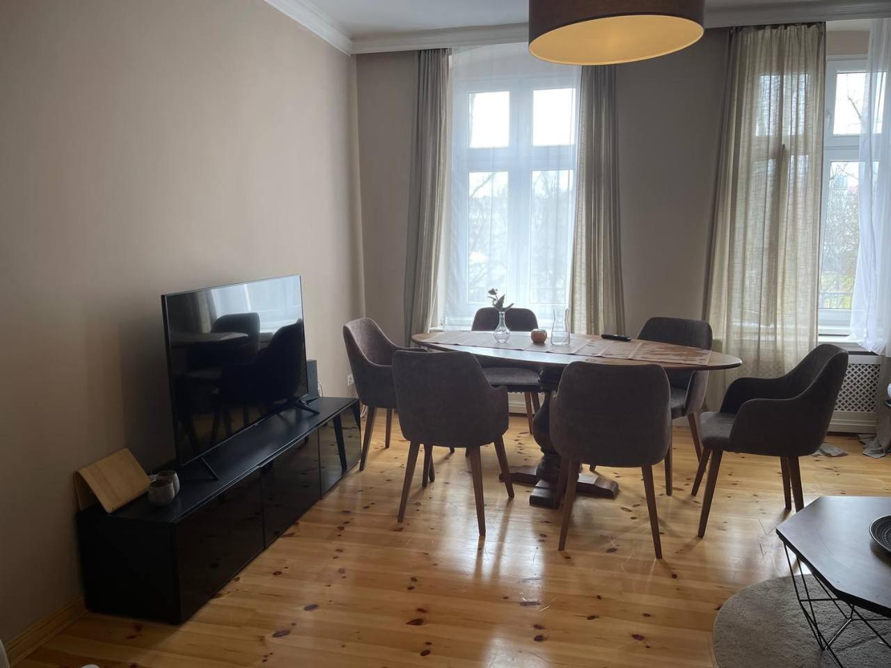 Warm And Stylish Kilian Schmid In For A Comfortable Apartment
