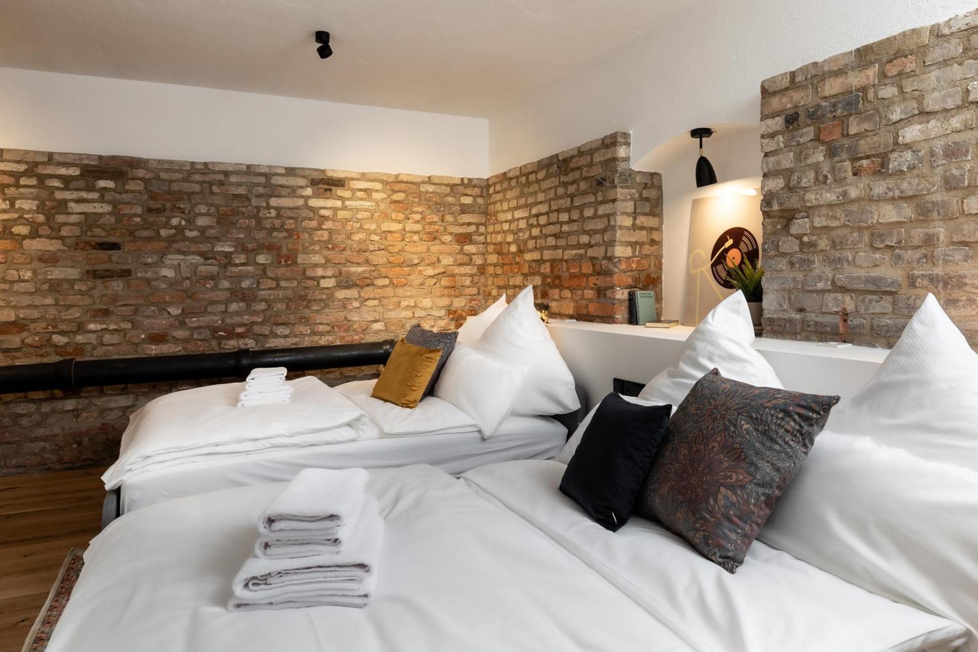 Coolest In Berlin, Easy Check-in, Big & Cozy, Near Center - Especially For Groups! Apartment Berlin