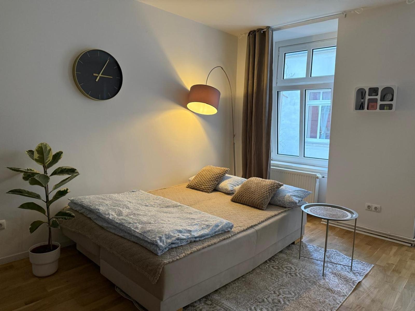 Urban Base Apartment *