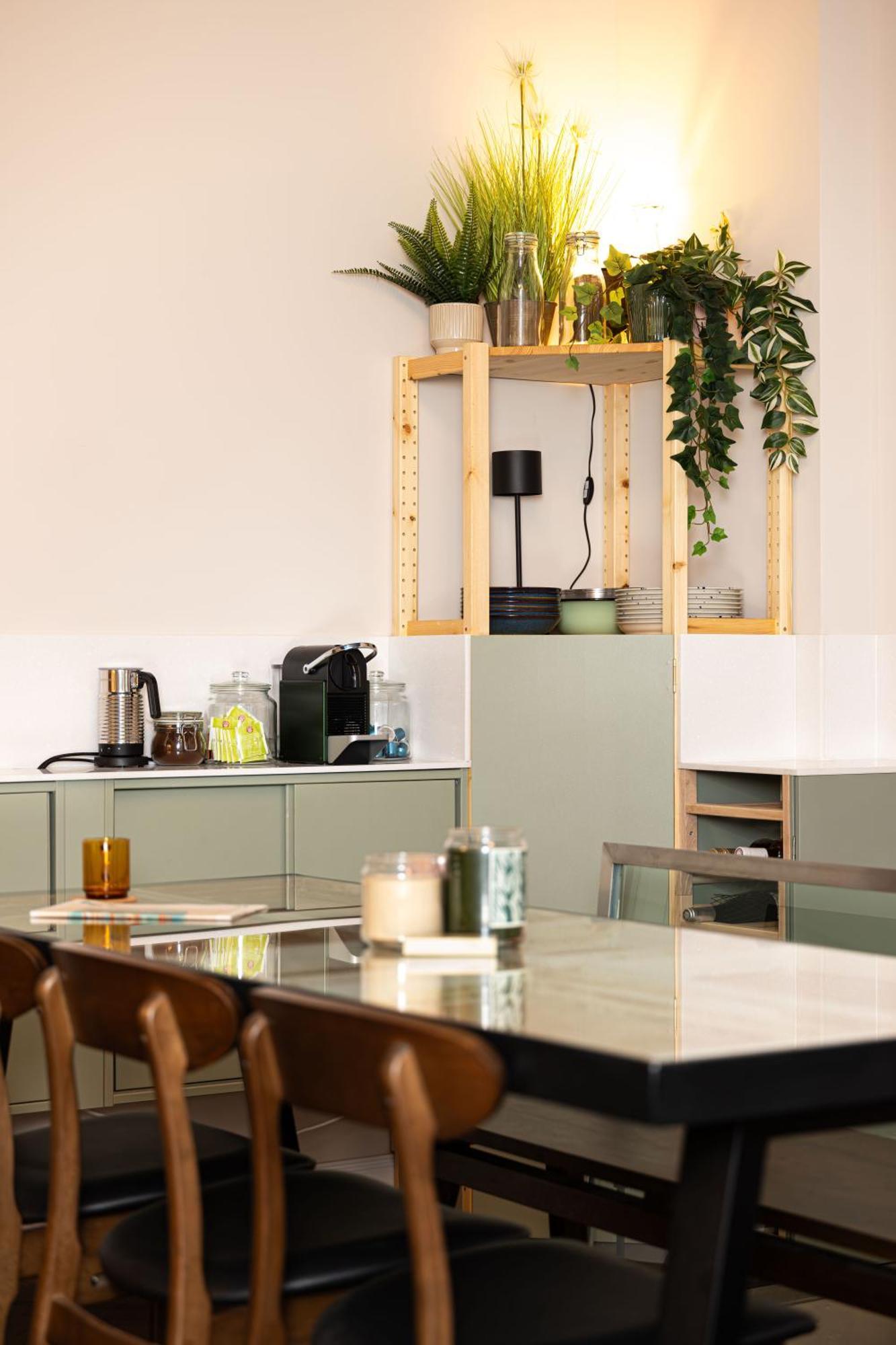 3 Bdr In Prenzlauer Berg With Cinema Apartment *