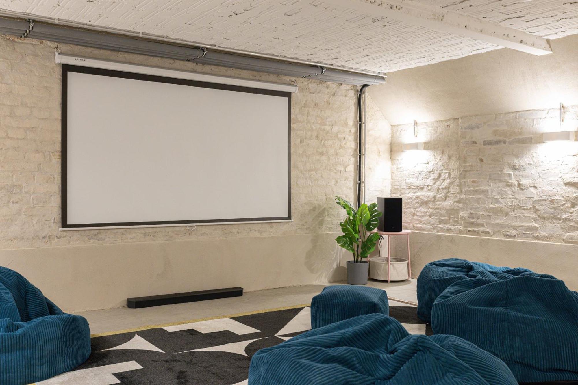 3 Bdr In Prenzlauer Berg With Cinema Apartment Berlin