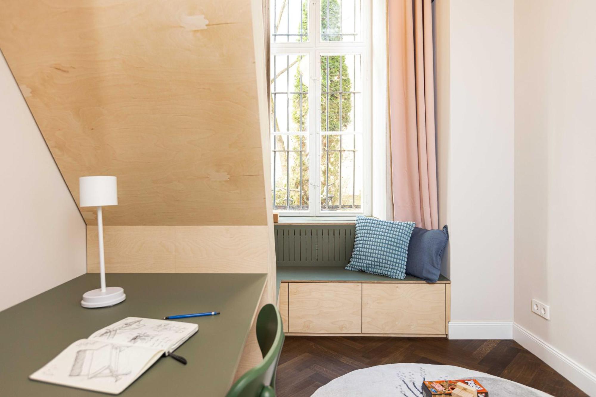 3 Bdr In Prenzlauer Berg With Cinema Apartment