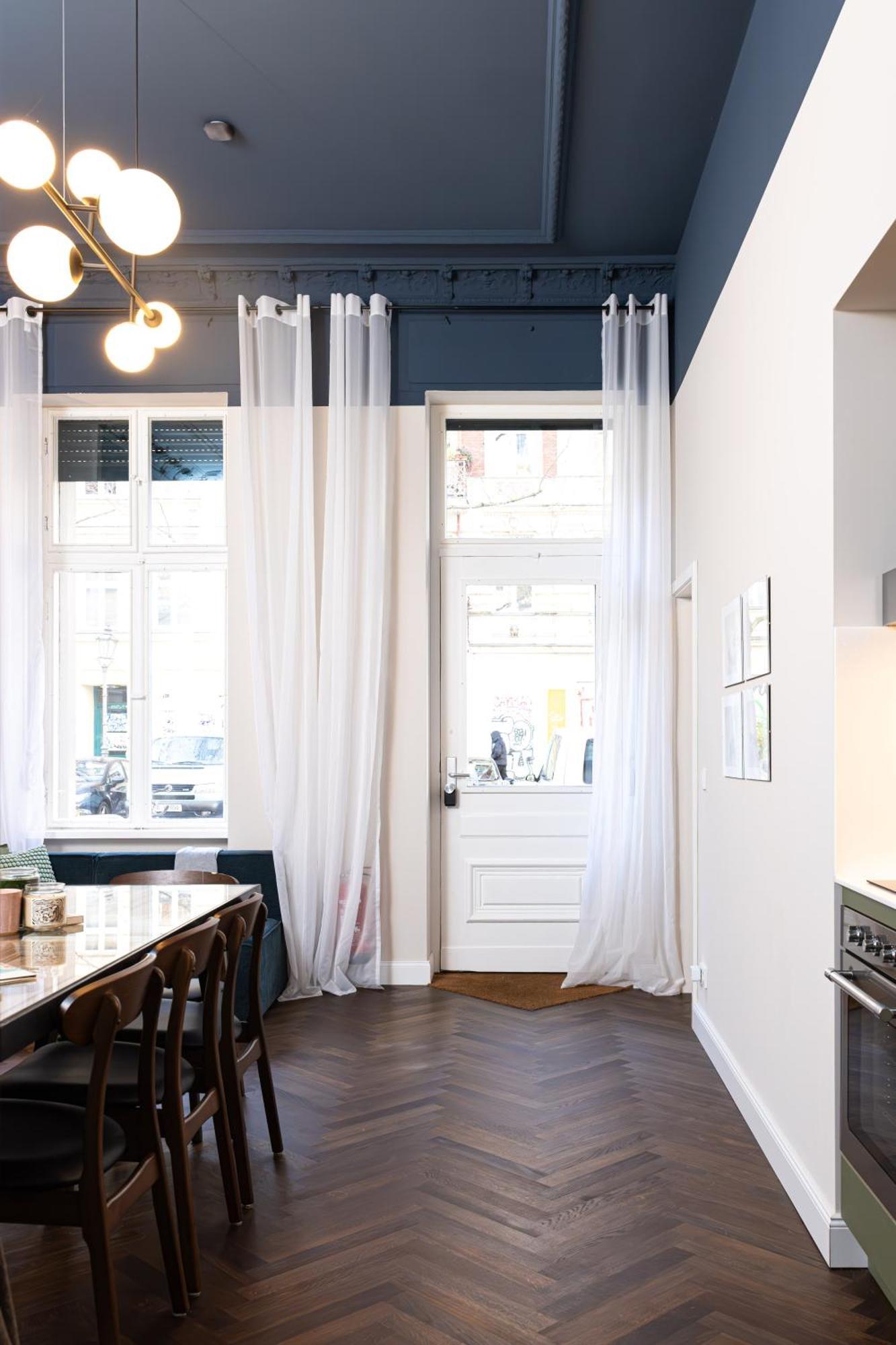 3 Bdr In Prenzlauer Berg With Cinema Apartment