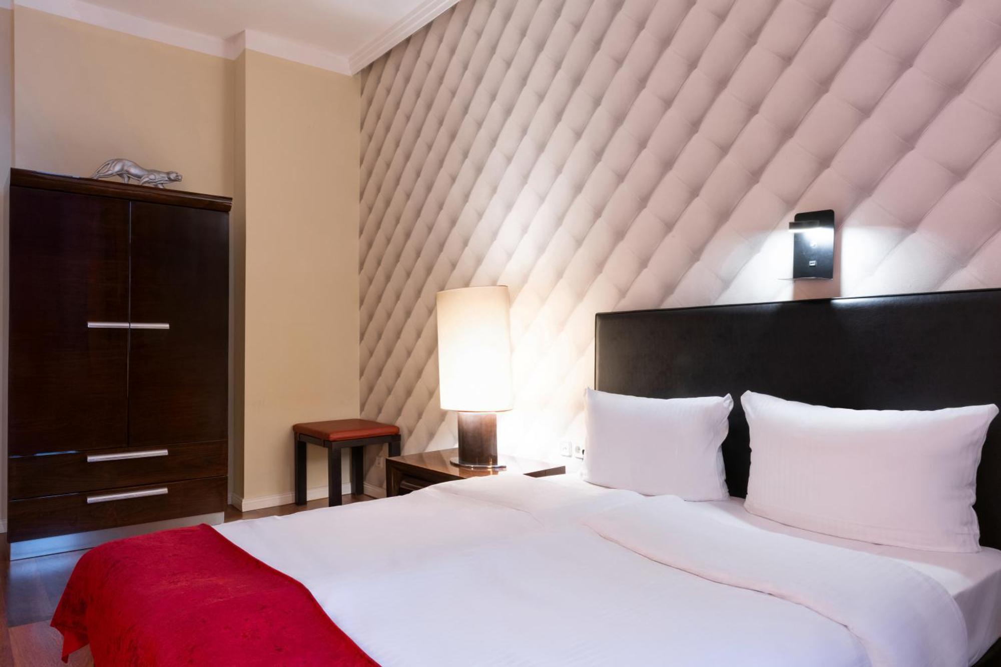Adele Hotel
