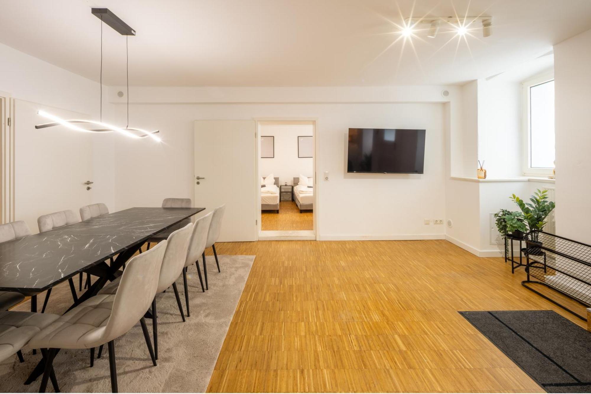 100qm2, Superior Suite, 8 Beds, Rain Shower Apartment
