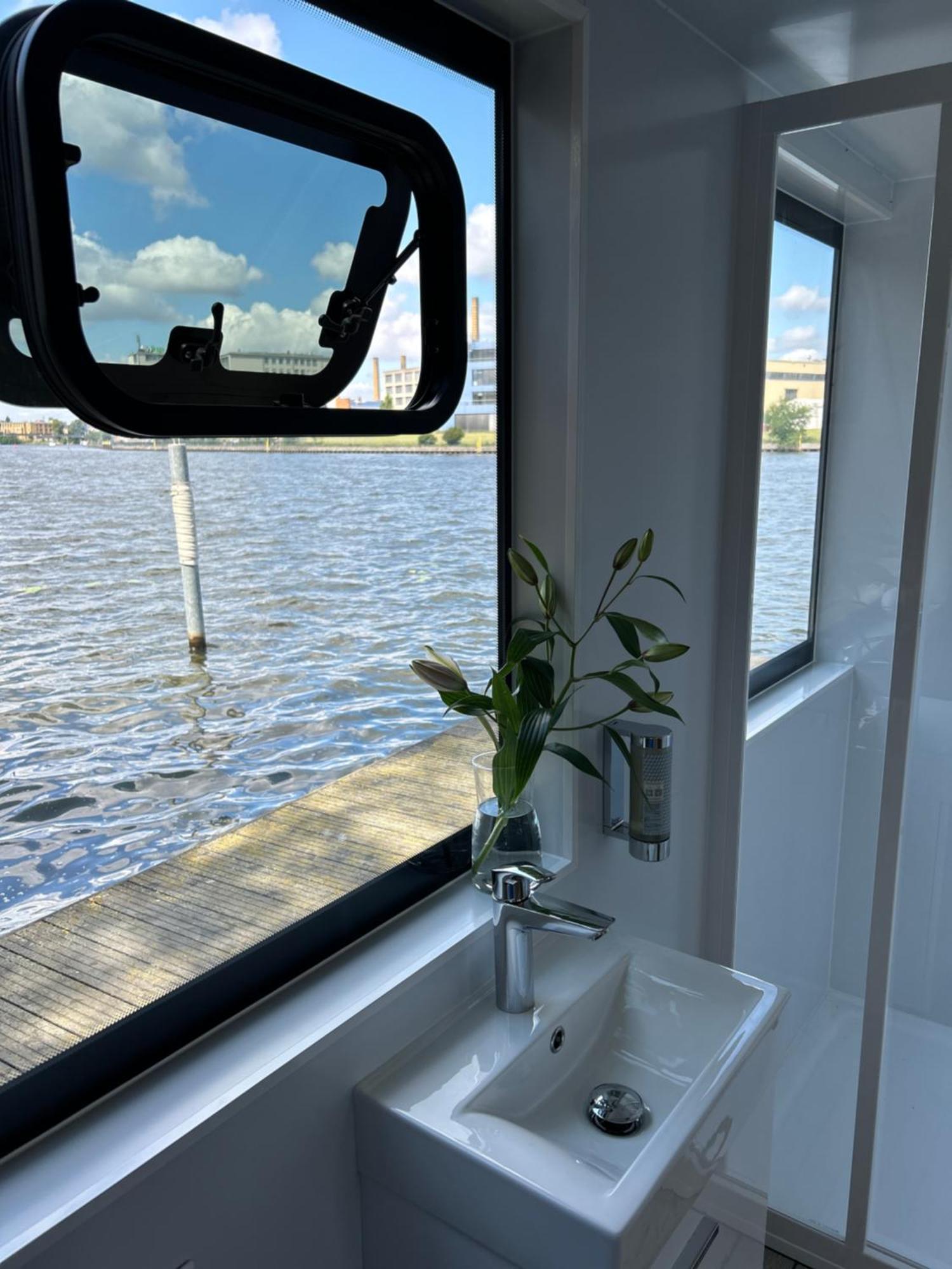 Nena Hausboot * Berlin
