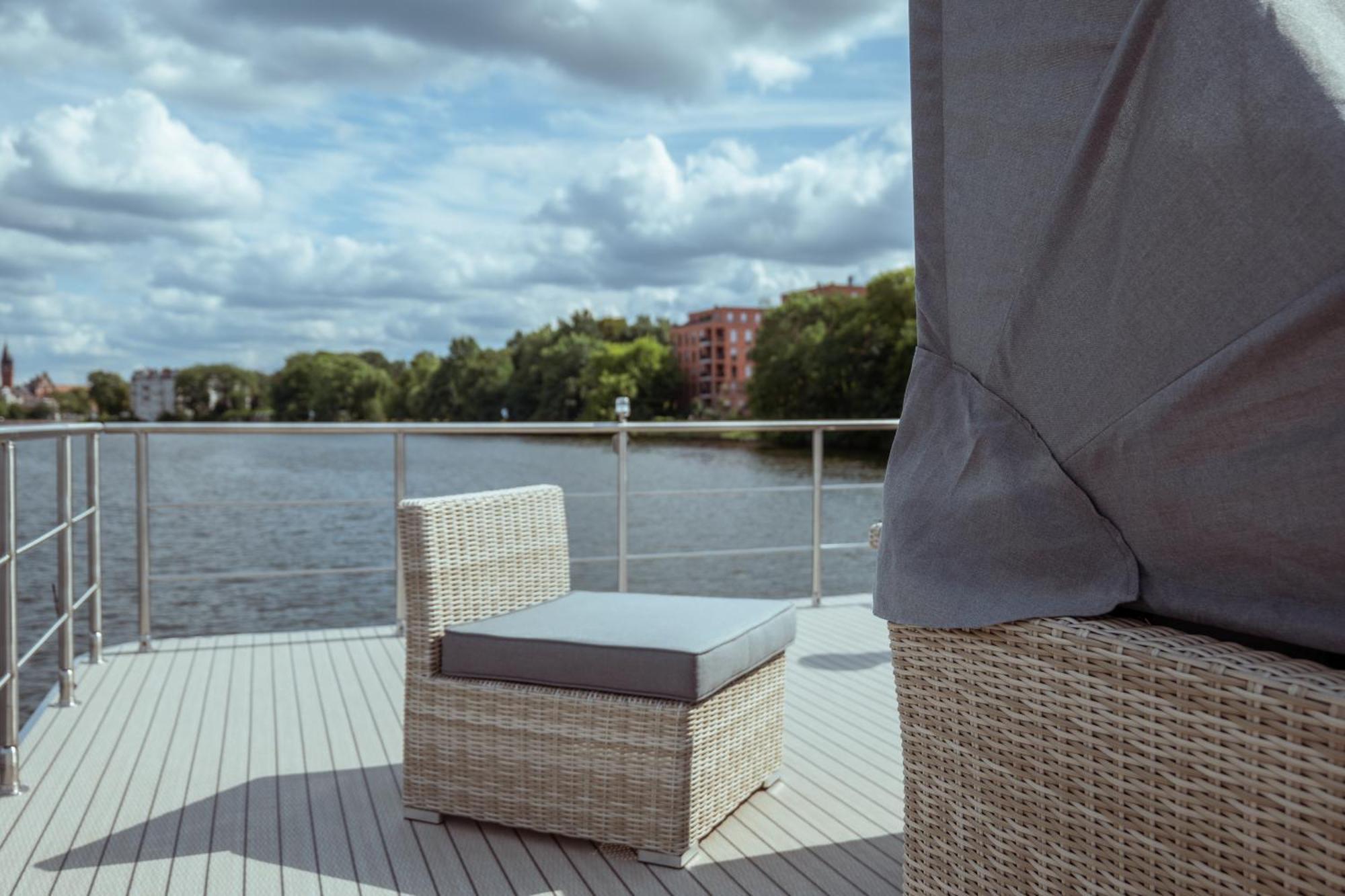 Botel Nena Hausboot