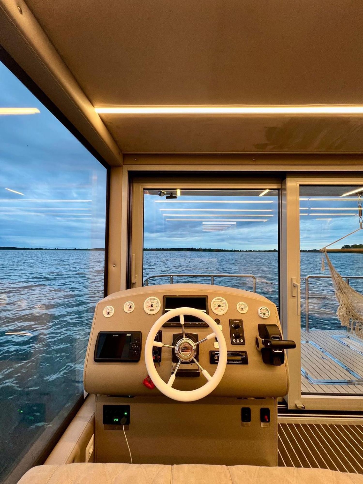 Botel Nena Hausboot