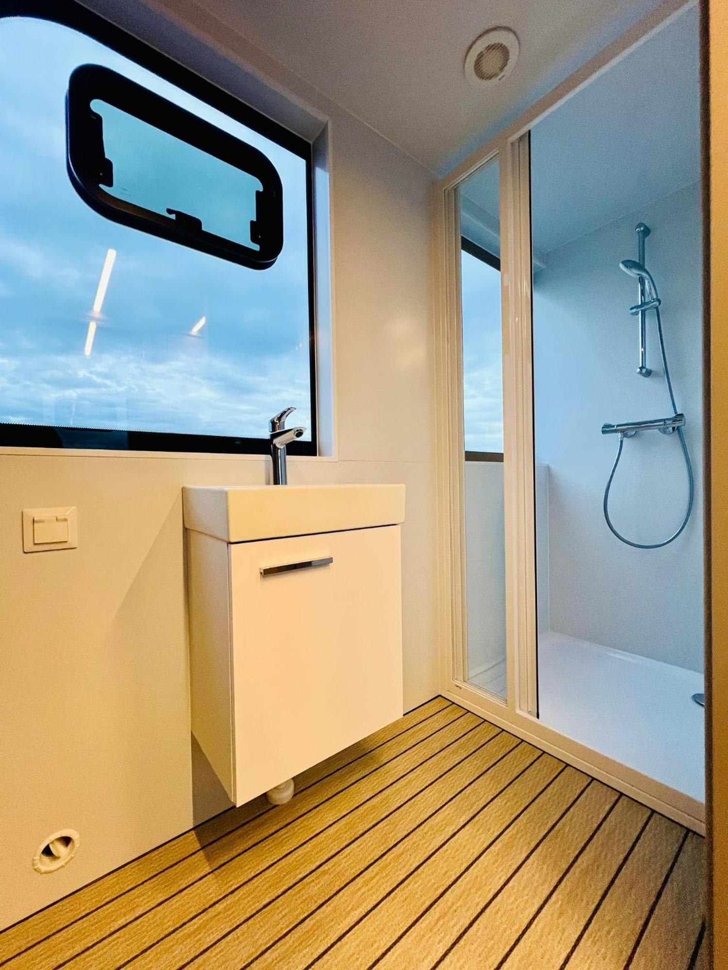 Botel Nena Hausboot