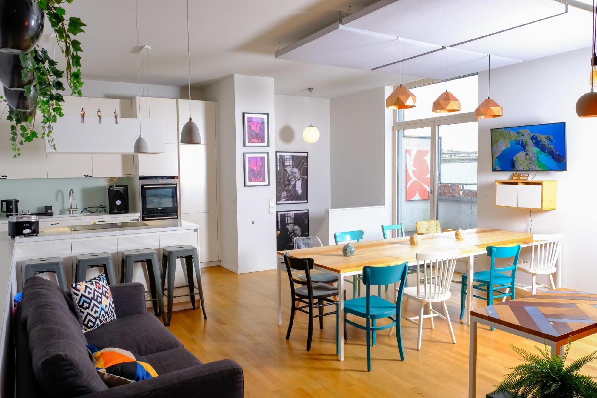 Apartment Roof&chill Loft I Overthetop 2-level I 170m2 I 2 Baeder I Bachelor I Familien I Gruppen I Events Berlin