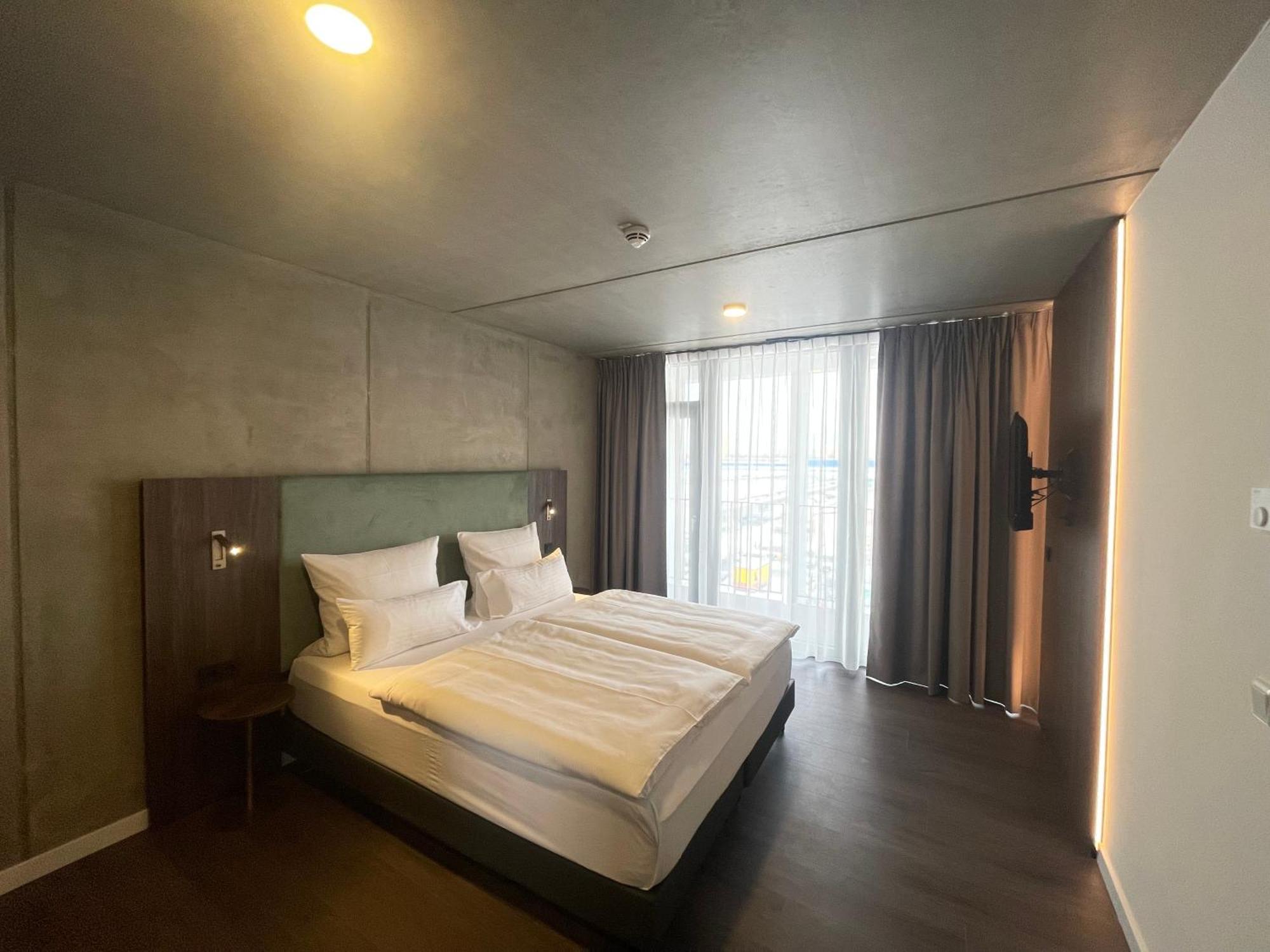 Dx Hotel