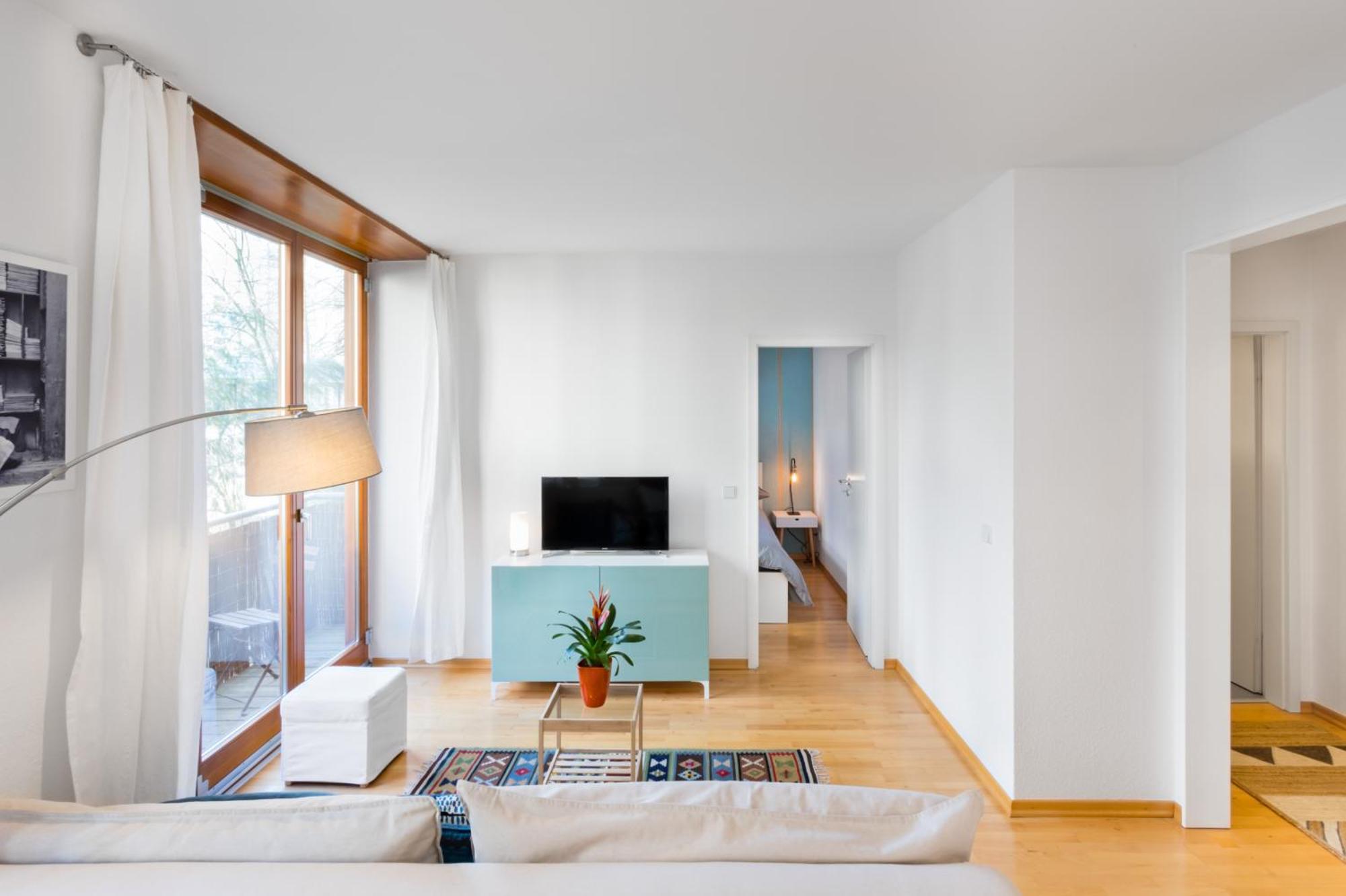 Thezion, Lovely 1 Bedroom Up To 3 *