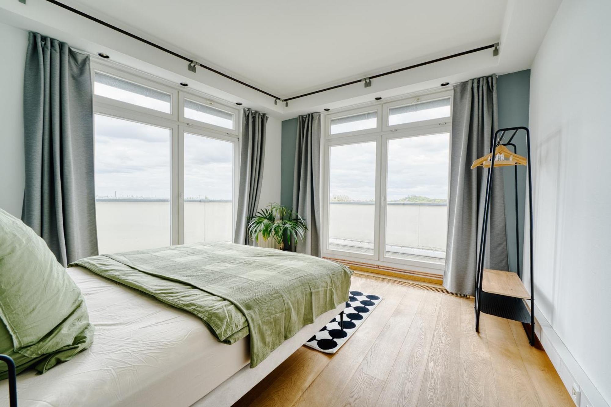 Big Urban Loft - Bis Zu 20 Personen - 180qm - 180 Grad Skyline Balkon Apartment