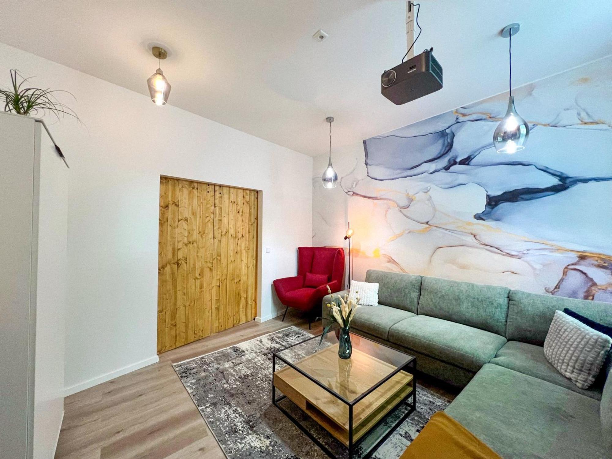Oomph The Grand Group & Family Retreat Apartment