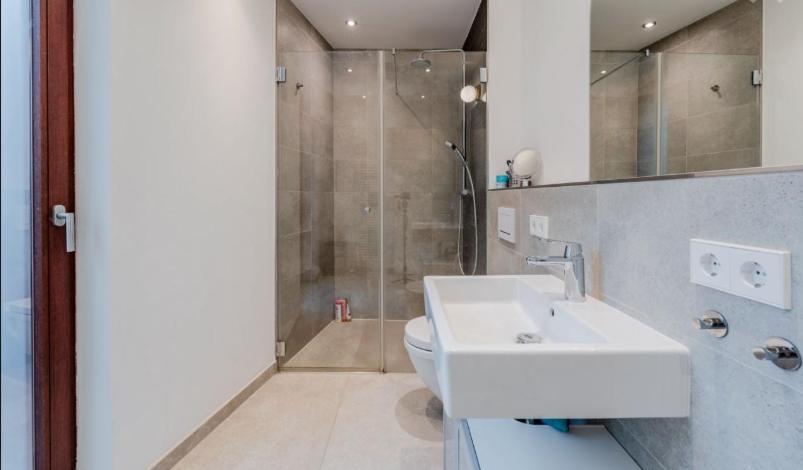Urban Chic In Trendy Prenzlauer Berg Apartment *