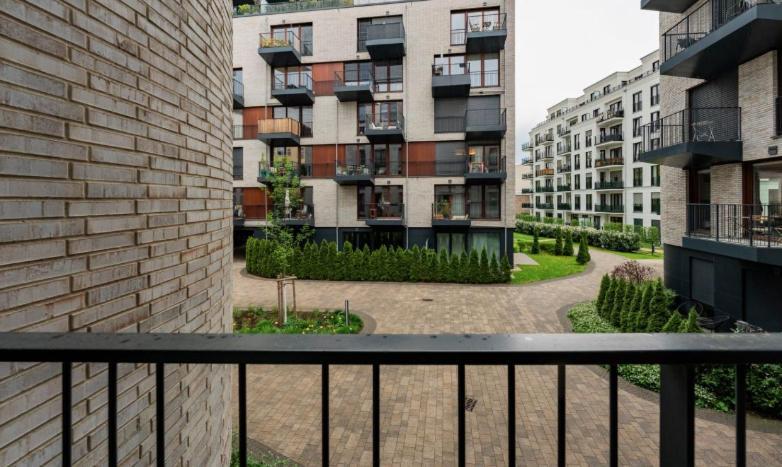 Urban Chic In Trendy Prenzlauer Berg Apartment Berlin