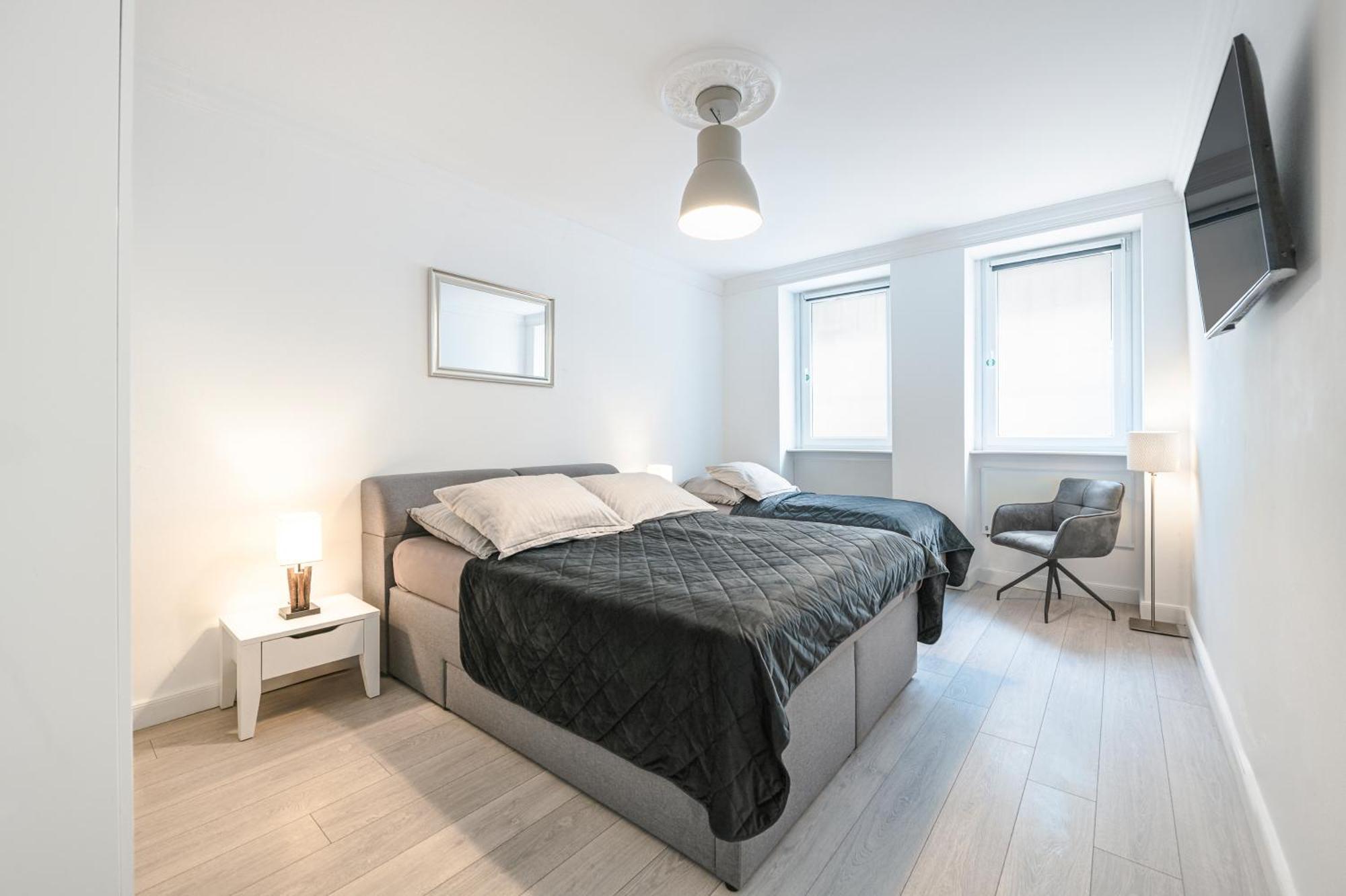 The Lachmann Vh, 2br One Living Up To 7 People Apartment *
